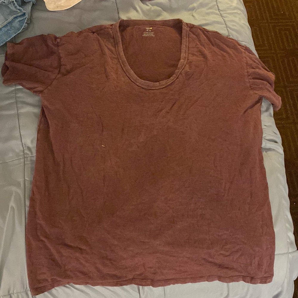 Aerie Men’s T-shirt (Size Medium)